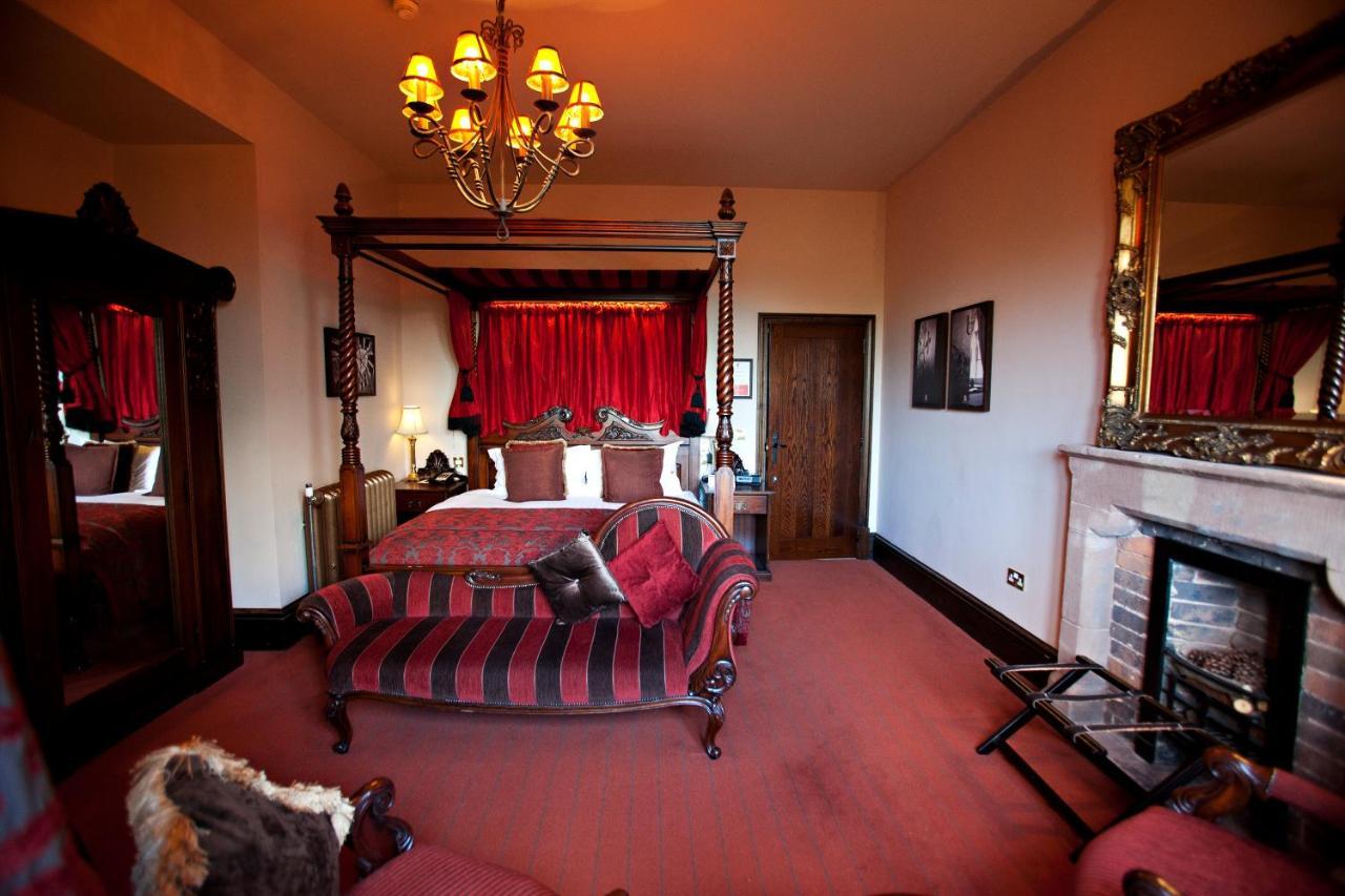 Peckforton Castle Tarporley Kültér fotó